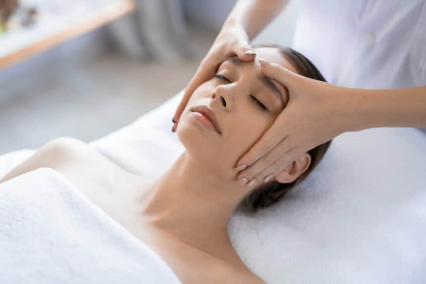 Young,Woman,Having,Anti-stress,Facial,Massage,In,Salon,At,Spa