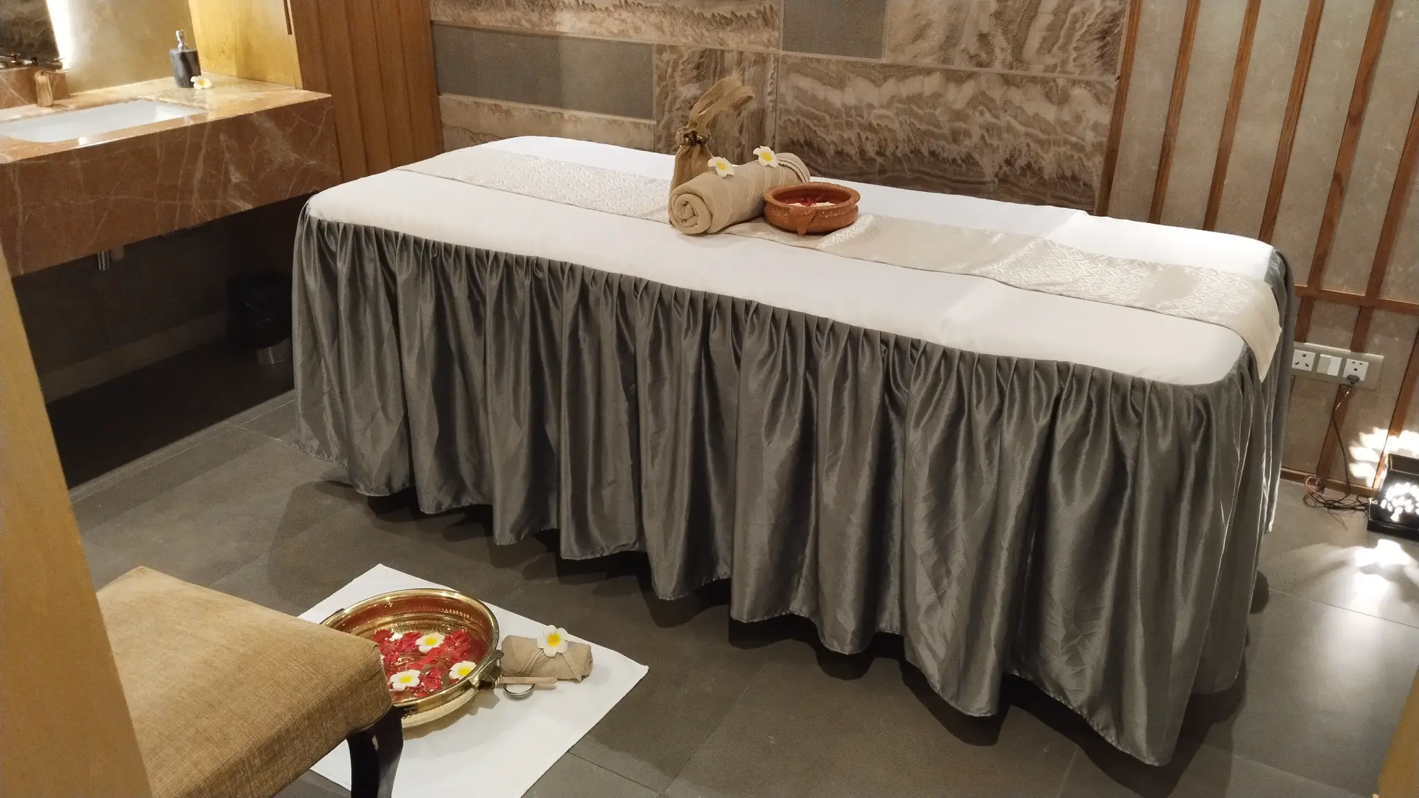 Spa treatment table with décor