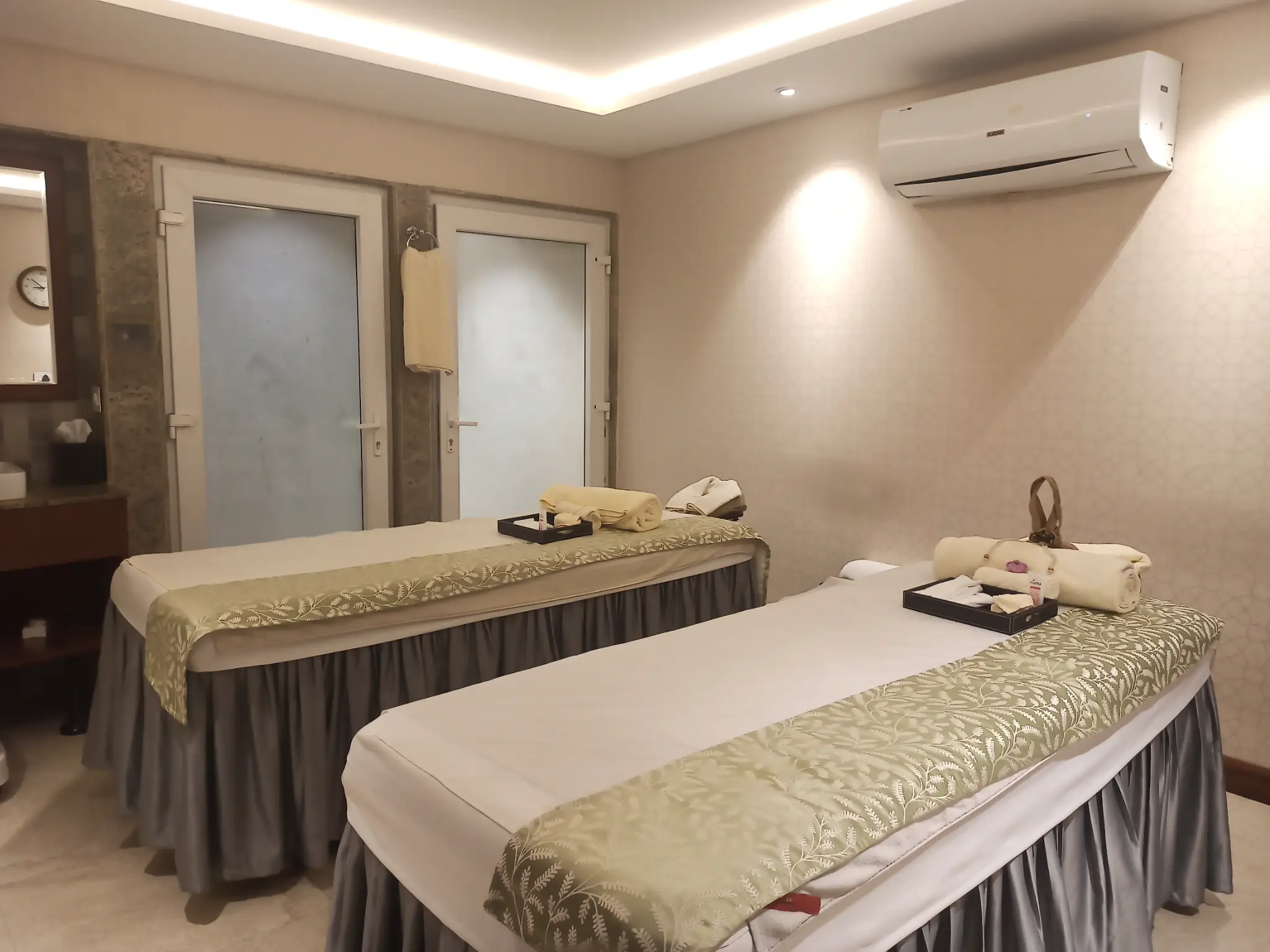 Tattva Spa couple spa room featuring two spa beds placed side by side, designed for a relaxing and rejuvenating couple massage experience.